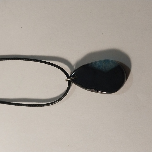 Black and blue agate teardrop stone gemstone necklace - Picture 1 of 1